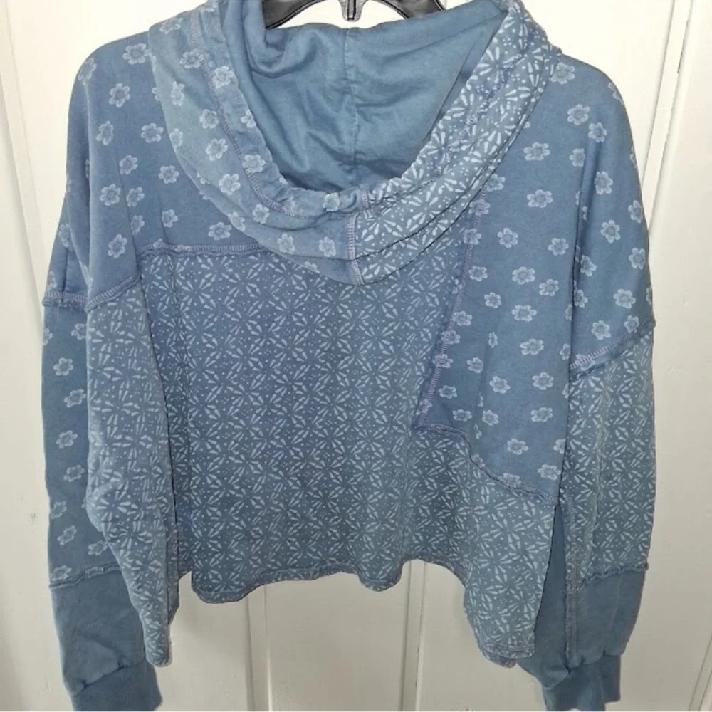 Lucky Brand faded wash Blue Patchwork Floral crop cottagecore sweatshirt Hoodie - Picture 2 of 7
